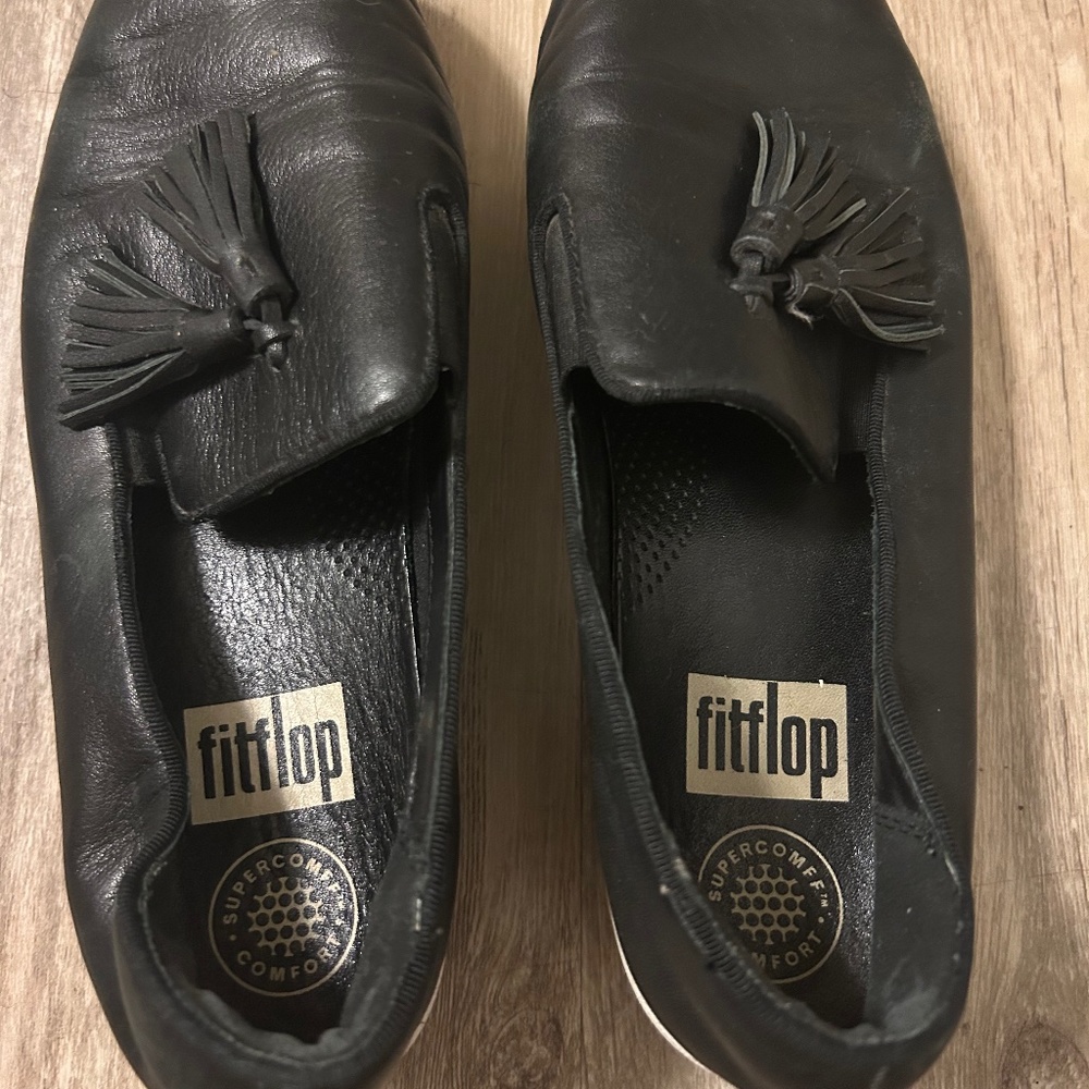 US 6 Fitflop Black Loafers